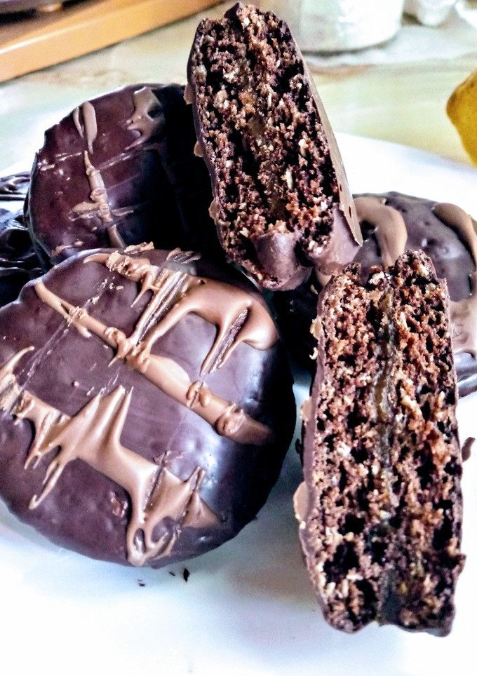 Una foto de Alfajores de chocolate, avena y dulce de leche