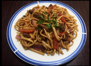 Una foto de Tallarín Saltado de Res