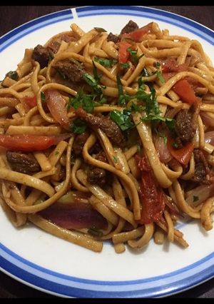 Una foto de Tallarín Saltado de Res