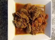 Una foto de pollo con salsa de salvia