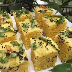 A picture of Besan dhokla.