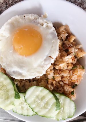 Hình của món Cơm chiên kim chi trứng ốp la.