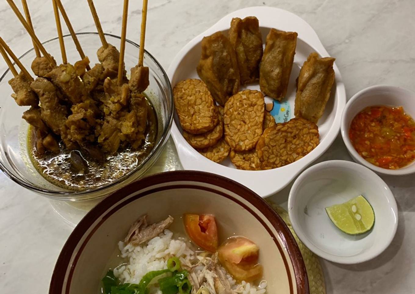 Sate ayam kuah pelengkap soto semarang