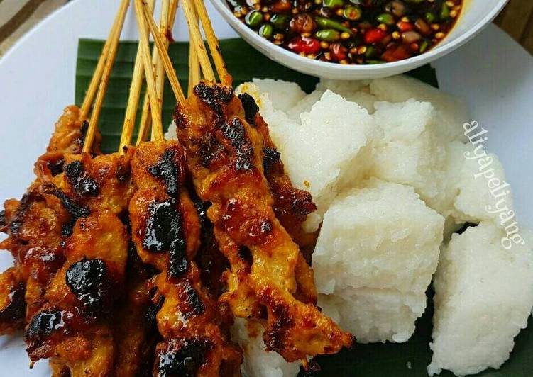 Sate ayam (sweet satay)