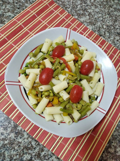 Una foto de Macaroni con vegetales -vegano- :)