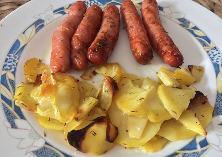 Salchichas de pollo con patatas al horno Receta de Irene 🌷 Cookpad Salchichas de pollo con patatas al horno Receta de Irene 🌷 Cookpad