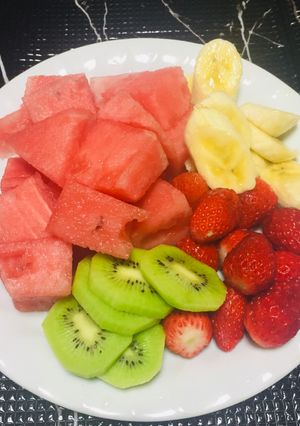 Una foto de Ensalada de Frutas  Sandía, Fresas, kiwi, Plátano!!