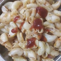 A picture of Macaroni.