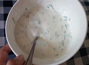 Una foto de Salsa de yogur y ciboullete