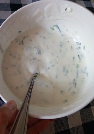 Una foto de Salsa de yogur y ciboullete