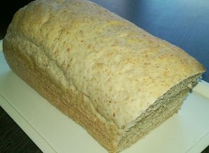 Una foto de Pan integral con leche. Muy esponjoso! 🍞❤
