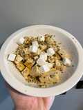 Tofu con quinoa y queso feta
