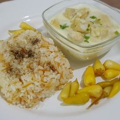 Chicken Shakriyeh with rice A picture of Chicken Shakriyeh with rice.