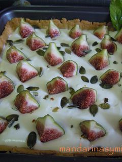 Una foto de Tarta de higos, queso crema y menta