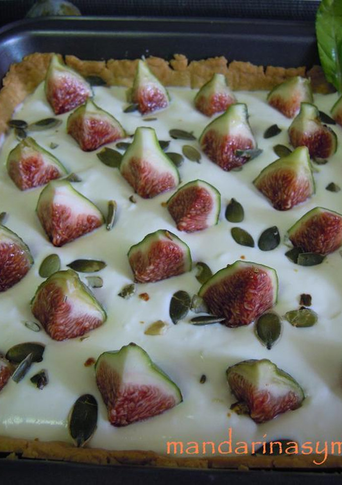 Una foto de Tarta de higos, queso crema y menta