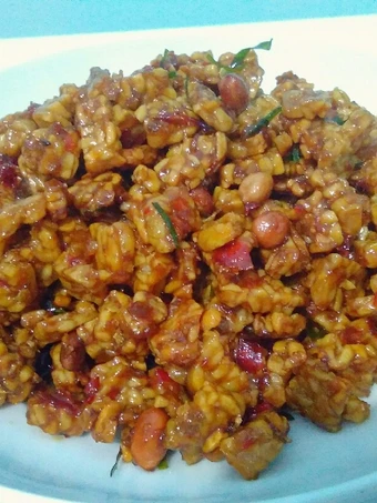 Langkah Gampang Membikin Resep Orek kering tempe kacang pedas manis yang Uenak Anti Ribet, Uenak Banget