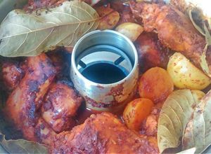 Una foto de Conejo enchilado (Horno milagro-cacerola horno- horno mágico)