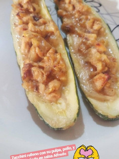 Una foto de Zucchini relleno