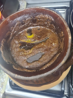 Una foto de Café de olla con cáscara de naranja 🍊