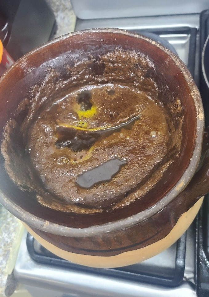 Una foto de Café de olla con cáscara de naranja 🍊