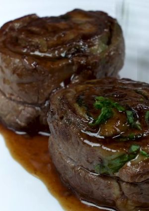 Foto de Bife à Rolê com Molho de Saquê e Mel