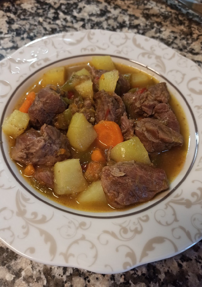 Una foto de Carrillada con patatas