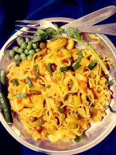मैगी विथ मैकरोनी (Maggi with macaroni recipe in hindi) रेसिपी मुख्य फोटो