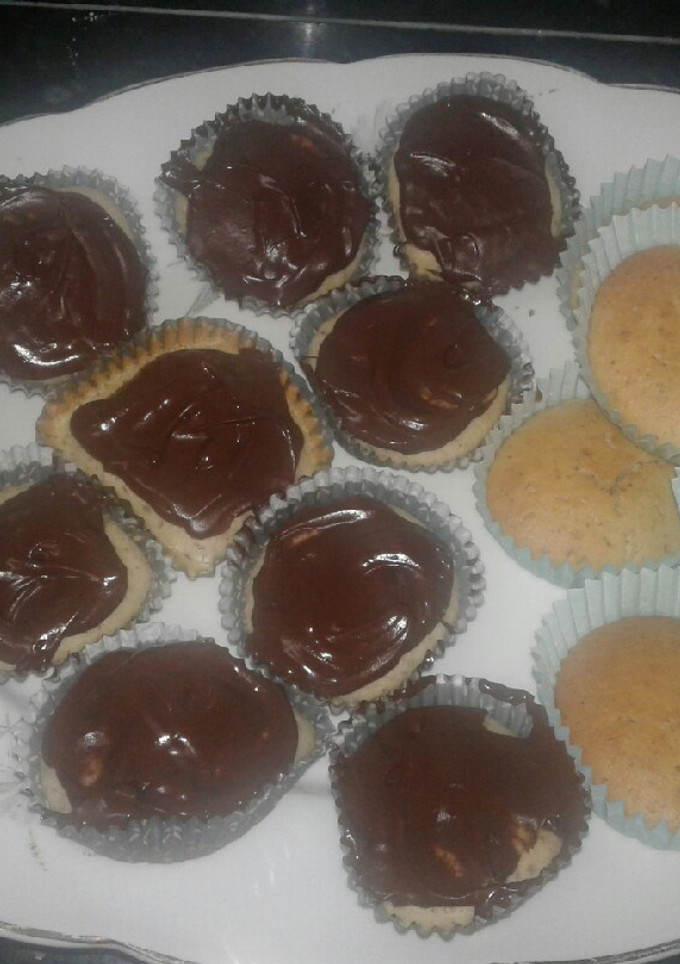 Una foto de Magdalenas con limón y nueces