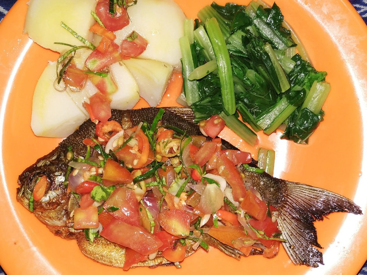 Langkah Mudah untuk Menyiapkan Ikan bawal siram sambal matah (menu diet makan malam), Lezat