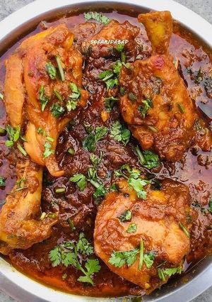 A picture of Hyderabadi Chicken Masala.