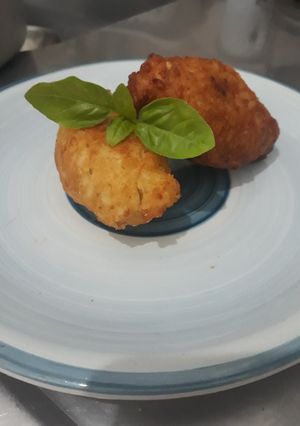 Una foto de Croquetas de arroz y pollo