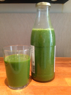Una foto de Batido verde de kiwis y espinacas