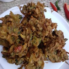A picture of 9 ratan pakoray.