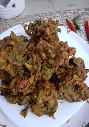 A picture of 9 ratan pakoray.