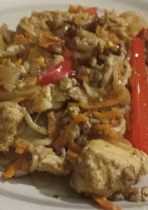 Una foto de Lo mein vegano