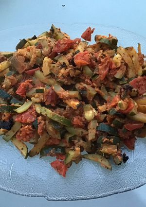 Une photo de Tomates et courgettes sauce mozzarella sautées à la plancha
