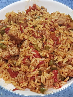 Una foto de Ternera con arroz basmati frito y doble pimiento