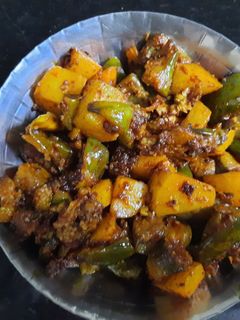 वांग बटाटा फ्राय भाजी (Vanga batata fry bhaji recipe in marathi) रेसिपी चे मुख्य फोटो