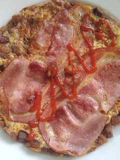 A picture of Omelette with pork crackling and bacon.