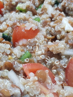 Foto principal de Ensalada de quinoa con lentejas