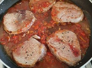 Una foto de Bifes de peceto en salsa agridulce