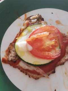Una foto de Pizza de quinoa y verduras