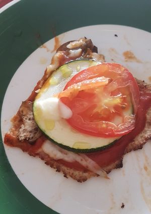 Una foto de Pizza de quinoa y verduras