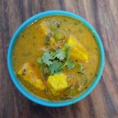 A picture of Matar Paneer.