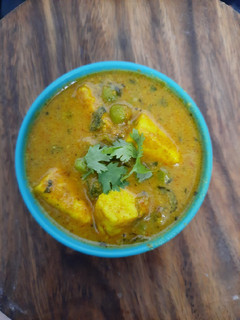 A picture of Matar Paneer.