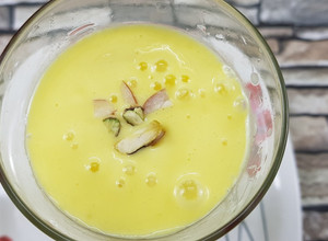 A picture of Mango Lassi.