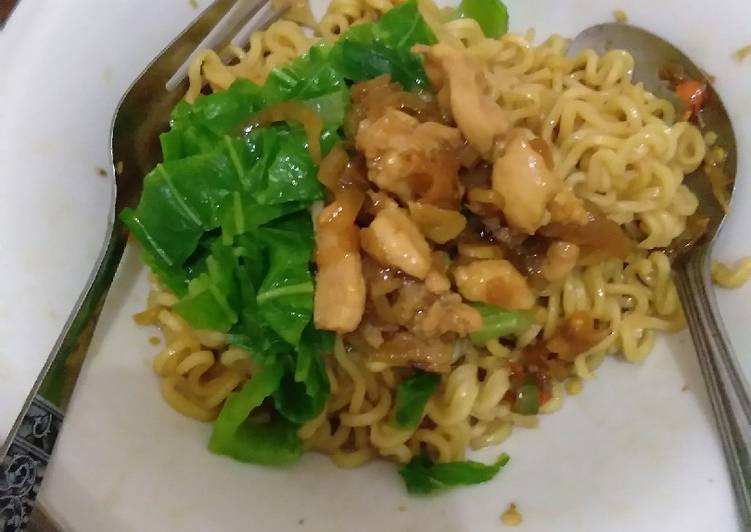 Resep Mie Yamin Praktis Sederhana Pake Indomie yang Enak