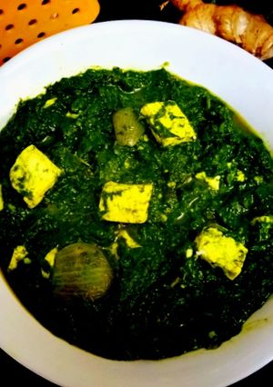 A picture of Paalak Paneer.