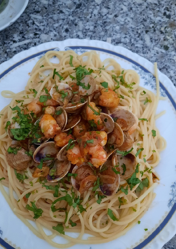Una foto de Espaguetis a la marinera