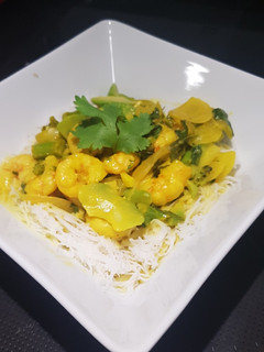 Una foto de Curry con gambas al estilo thai
